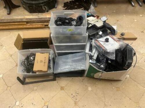 ASSORTED OLD TECH AND COMPUTER CABLES