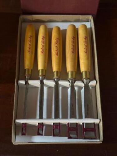 SET OF BEVEL EDGED CHISELS