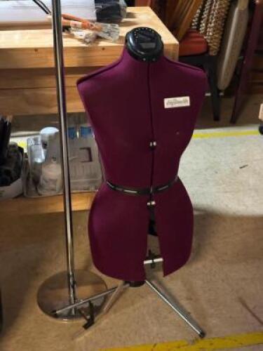 FEMALE TORSO STAND