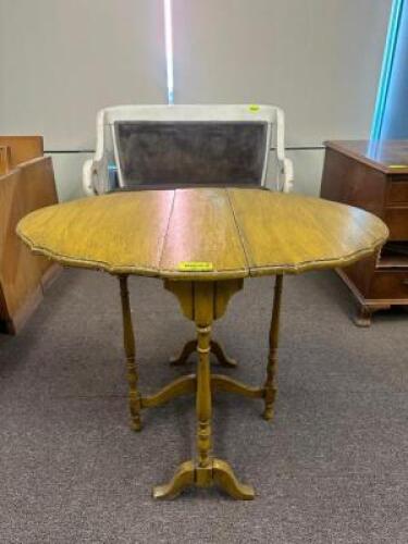 VINTAGE TABLE