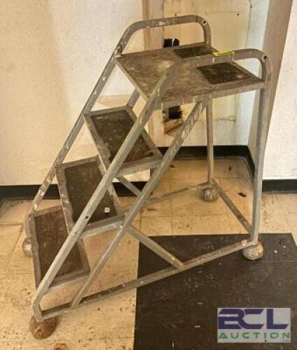 4 FT. STEP STOOL