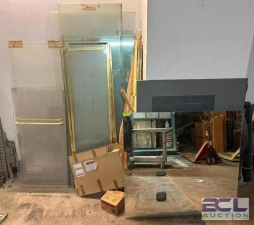 ASSORTED BATHROOM GLASS AND MIRRORS