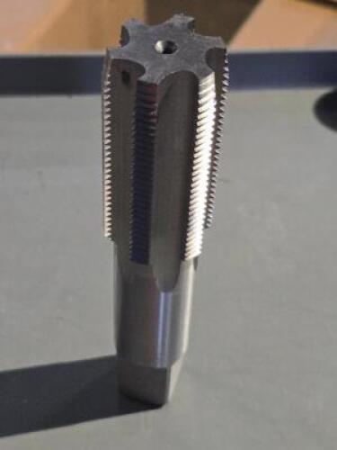 DESCRIPTION: (1) LH HSS PLUG TAP BRAND/MODEL: VC 04914452 SIZE: 1 TO 1/4" TO 12 UNF RETAIL$: 225.55 QTY: 1