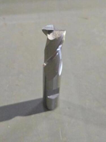 DESCRIPTION: (1) HSS SQ END MILL BRAND/MODEL: HERTEL 41116146 SIZE: 17/32" x 1 TO 1/8" X 1/2" RETAIL$: 44.74 QTY: 1