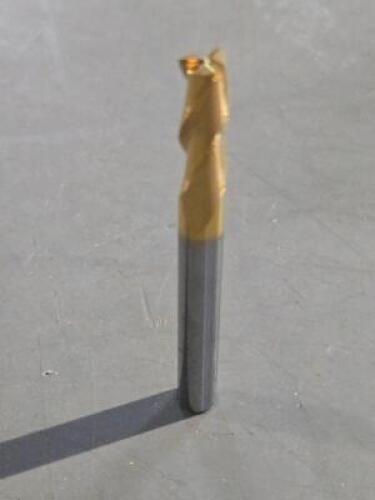 DESCRIPTION: (1) SOLID CARBIDE SQ END MILL BRAND/MODEL: HERTEL 74457037 SIZE: 1/4" x 3/4" QTY: 1