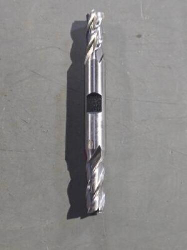 DESCRIPTION: (1) HSS DE SQ END MILL BRAND/MODEL: HERTEL 41117540 SIZE: 5/16"X3/4"X 3/8" RETAIL$: 21.6 QTY: 1