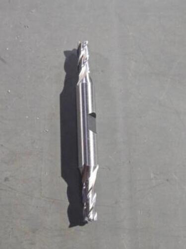 DESCRIPTION: (1) HSS SQ END MILL BRAND/MODEL: HERTEL 87151221 SIZE: 1/4" X 5/8 X 3/8" RETAIL$: 21.93 QTY: 1