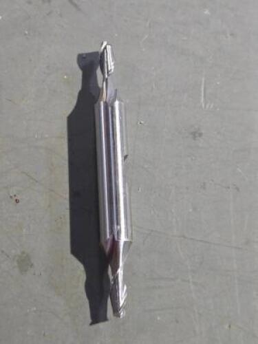 DESCRIPTION: (1) HSS SQ END MILL BRAND/MODEL: HERTEL 41115429 SIZE: 3/16"X 7/16"X 3/8" RETAIL$: 21.59 QTY: 1