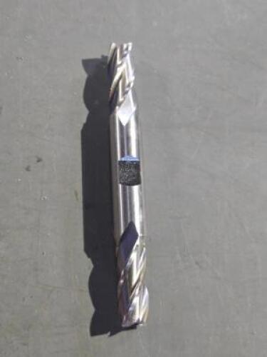 DESCRIPTION: (1) HSS DE SQ END MILL BRAND/MODEL: HERTEL 41117581 SIZE: 7/16"X1"X1/2" RETAIL$: 36.86 QTY: 1