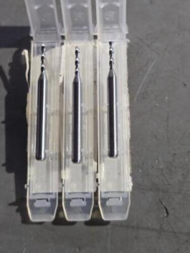 DESCRIPTION: (3) SOLID CARBIDE CIRCUIT BOARD DRILL BITS BRAND/MODEL: SGS 07340 SIZE: 1.55mm QTY: 3