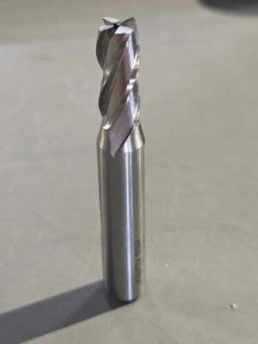 DESCRIPTION: (1) HSS SQ END MILL BRAND/MODEL: HERTEL 41117912 SIZE: 5/16"X3/4"X3/8" QTY: 1