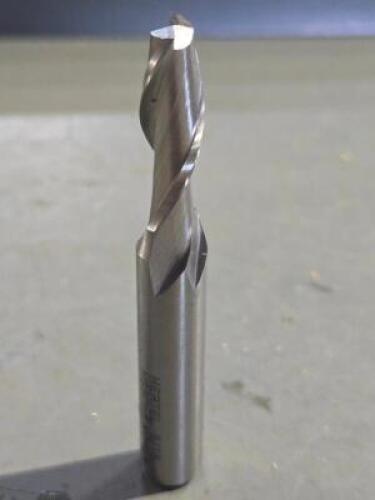 DESCRIPTION: (1) COBALT SQ END MILL BRAND/MODEL: HERTEL 9119141 SIZE: 5/16"X1"X3/8" RETAIL$: 21.91 QTY: 1