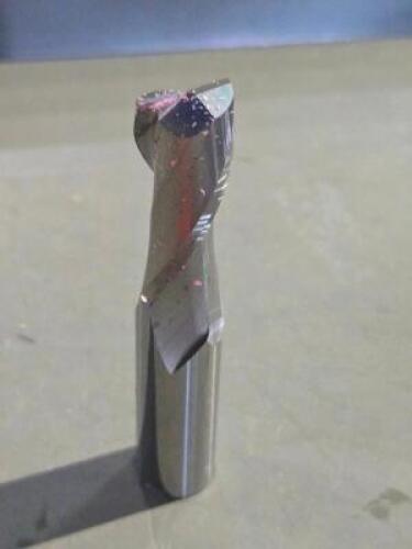 DESCRIPTION: (1) SOLID CARBIDE SQ END MILL BRAND/MODEL: TITAN TC10040 SIZE: 5/8" X 1 TO 1/4" X5/8" RETAIL$: 83.11 QTY: 1