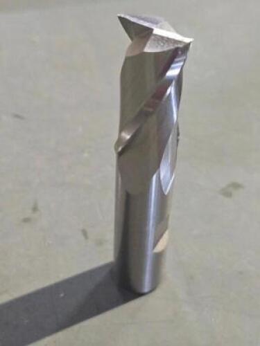 DESCRIPTION: (1) HSS SQ END MILL BRAND/MODEL: HERTEL 4116245 SIZE: 3/4"X1 TO 5/16"X5/8" RETAIL$: 47.91 QTY: 1