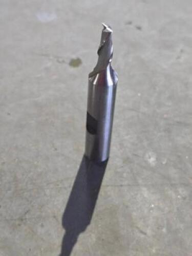 DESCRIPTION: (1) COBALT SQ END MILL BRAND/MODEL: HERTEL 41114018 SIZE: 3/16"X7/16"X3/8" QTY: 1