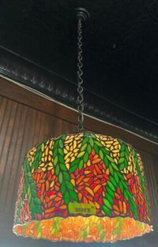 STAINED GLASS TIFFANY STYLE PENDANT LAMP WITH FLORAL MOTIF