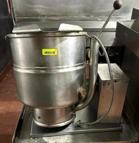 GROEN 10 GALLON STEAM JACKETED ELECTRIC TILT KETTLE.