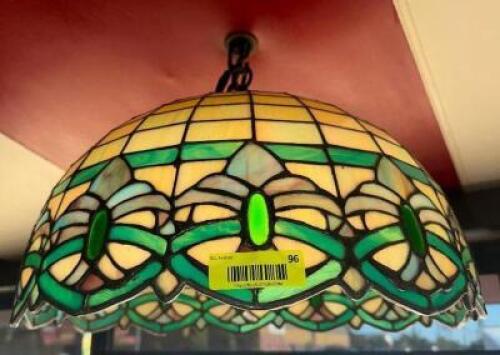 STAINED GLASS TIFFANY STYLE PENDANT LAMP.