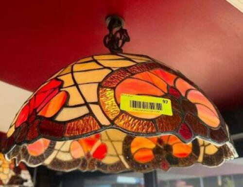 STAINED GLASS TIFFANY STYLE PENDANT LAMP.