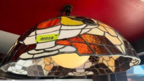 STAINED GLASS TIFFANY STYLE PENDANT LAMP.