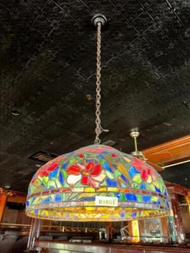 STAINED GLASS TIFFANY STYLE PENDANT LAMP.