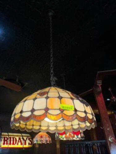 STAINED GLASS TIFFANY STYLE PENDANT LAMP.