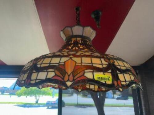 STAINED GLASS TIFFANY STYLE PENDANT LAMP.