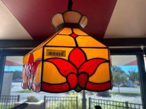 STAINED GLASS TIFFANY STYLE PENDANT LAMP.