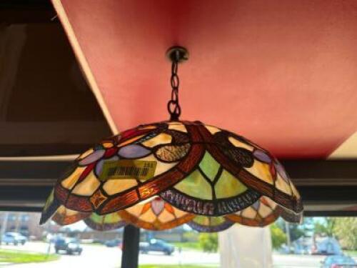STAINED GLASS TIFFANY STYLE PENDANT LAMP.
