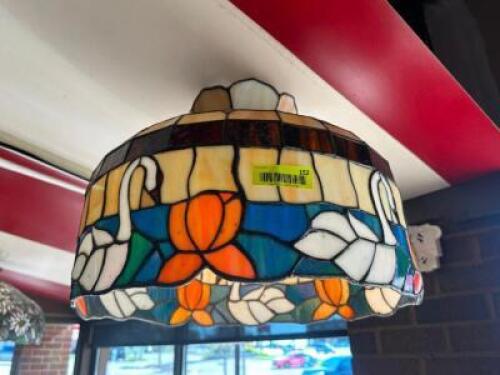 STAINED GLASS TIFFANY STYLE PENDANT LAMP.