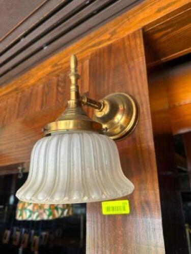 (4) WALL SCONCE LIGHT FIXTURES.