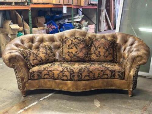 HIGH QUALITY LEATHER TUFTED SOFA WITH PILLOWS