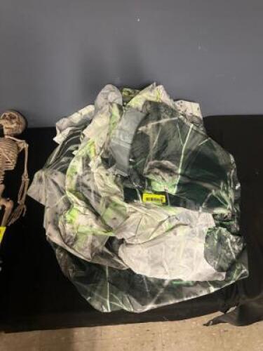 ASSORTED HALLOWEEN WINDOW COVERS