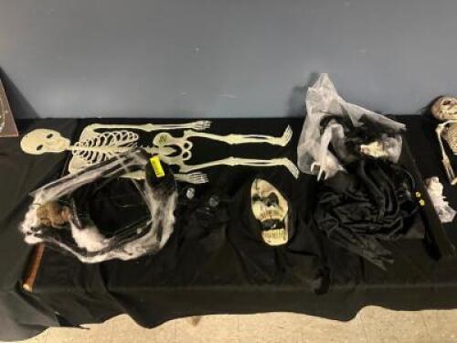 ASSORTED HALLOWEEN DECORATIONS