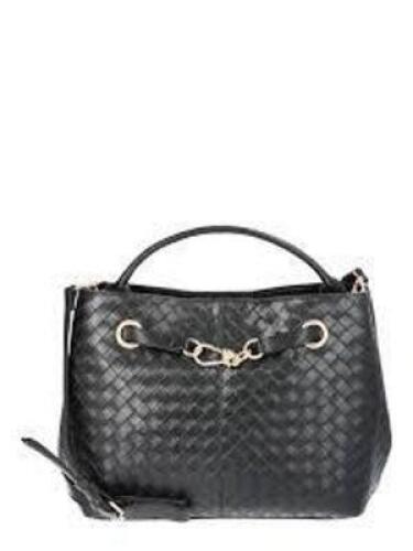 DESCRIPTION: (1) HANDBAG BRAND/MODEL: TIME AND TRUE #TT251133-BLK INFORMATION: BLACK, LEATHER LIKE RETAIL$: $37.99 EA QTY: 1