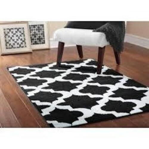 DESCRIPTION: (1) AREA RUG INFORMATION: BLACK AND WHITE SIZE: 45" X 66" RETAIL$: $25.94 EA QTY: 1