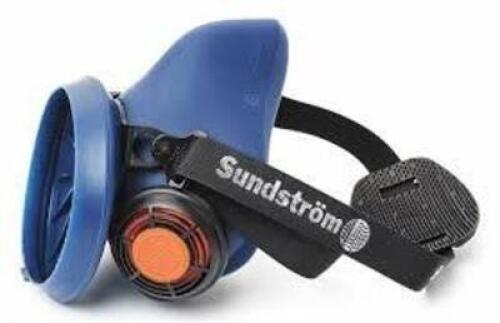 DESCRIPTION: (1) HALF MASK RESPIRATOR KIT BRAND/MODEL: SUNDSTROM SAFETY #33W788 INFORMATION: 1 CARTRIDGES INCLUDED, SILICONE SIZE: SMALL RETAIL$: $82.