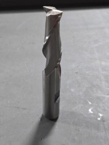DESCRIPTION: (1) HSS SQ END MILL BRAND/MODEL: HERTEL 91199232 SIZE: 1/2" D 1-1/2" LOC RETAIL$: 35.44 QTY: 1