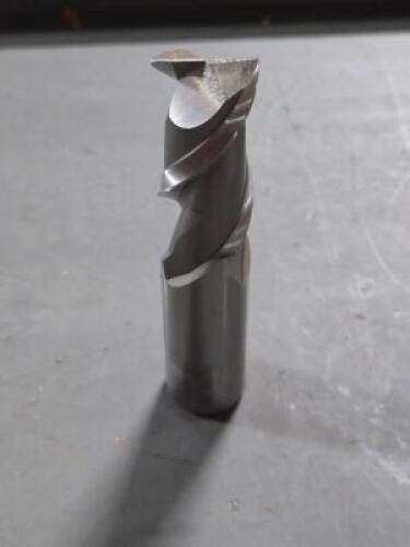 DESCRIPTION: (1) HSS SQ END MILL BRAND/MODEL: HERTEL 02478410 SIZE: 3/4" X 1-5/8" X 3/4" RETAIL$: 53.37 QTY: 1