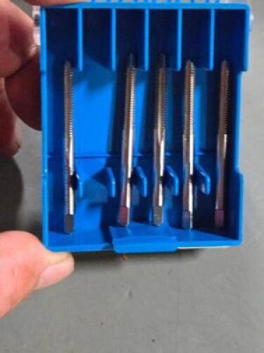 DESCRIPTION: (5) HSS PLUG HAND TAPS BRAND/MODEL: UNION BUTTERFIELD 0443723 SIZE: #8-32 UNC RETAIL$: 30.25 QTY: 5