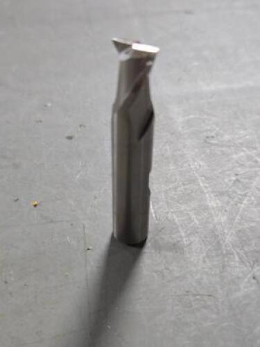 DESCRIPTION: (1) COBALT SQ END MILL BRAND/MODEL: HERTEL 91198986 SIZE: 3/8" DIA 3/8" LOC QTY: 1