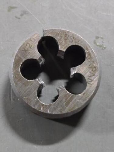 DESCRIPTION: (5) HSS ROUND DIES BRAND/MODEL: INTERSTATE 82263859 SIZE: M16X2 RETAIL$: 210.9 QTY: 5