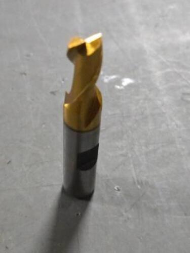 DESCRIPTION: (1) HSS SQ END MILL BRAND/MODEL: HERTEL 41119736 SIZE: 5/16" X 9/16" X 3/8" QTY: 1