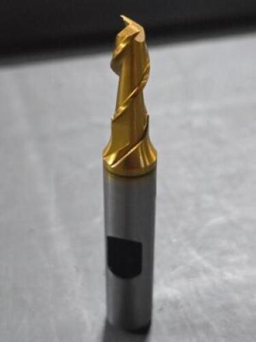 DESCRIPTION: (1) HSS SQ END MILL BRAND/MODEL: HERTEL 845009439 SIZE: 1/4" X 5/8" X 3/8" RETAIL$: 21.16 QTY: 1
