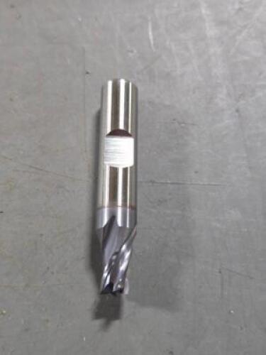 DESCRIPTION: (2) COBALT SQ END MILLS BRAND/MODEL: NIAGARA 89447 SIZE: 1/4" X 1/4" X 3/8" RETAIL$: 57.06 QTY: 2