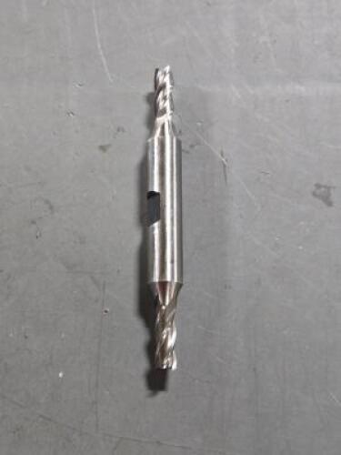 DESCRIPTION: (1) HSS DE SQ EN DMILL BRAND/MODEL: HERTEL 41117516 SIZE: 7/32" X 9/16" X 3/16" QTY: 1