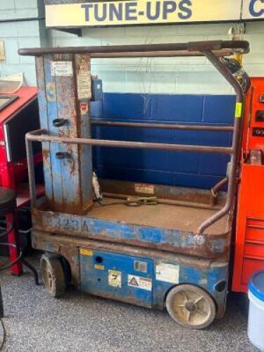 SCISSOR LIFT