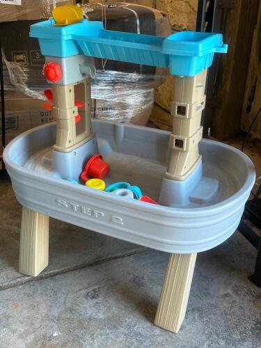 RAIN SHOWERS AND FLOW WATER TABLE