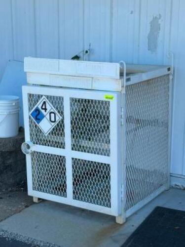 PROPANE CONTAINER LOCKING CABINET