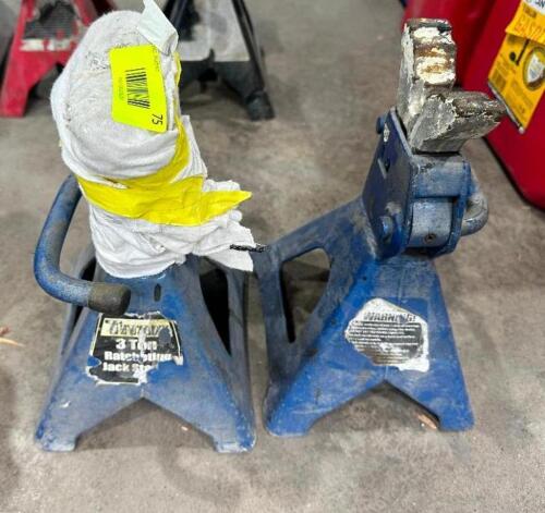 (1) SET OF JACK STANDS